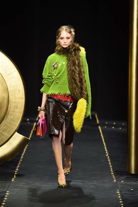 sfilata versace gennaio 2019 milano|Sfilata Versace autunno inverno 2019 2020: capi e accessori di .